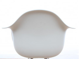 Suite de 4 fauteuils Eames Plastic Armchair DAR blanc 