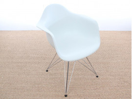 Suite de 4 fauteuils Eames Plastic Armchair DAR blanc 