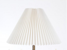 Grand lampadaire scandinave en teck et laiton