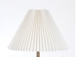 Grand lampadaire scandinave en teck et laiton