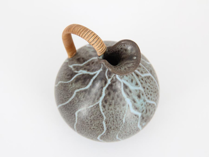 Grey Pitcher with Wicker Handle Galerie Møbler