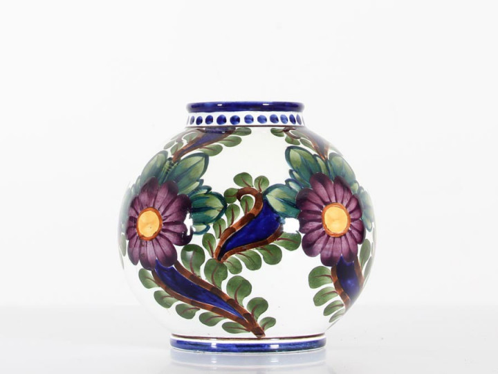 Ceramique scandinave, vase rond à motifs floraux 