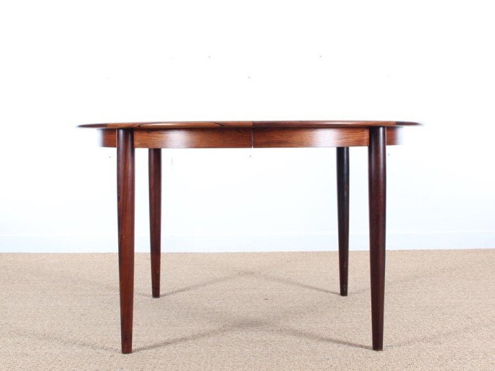 Mid-Century Modern scandinavian dining table in Rio rosewood 4/8 seats