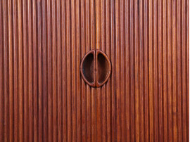 Cabinet scandinave en teck à portes tambour, modèle 302