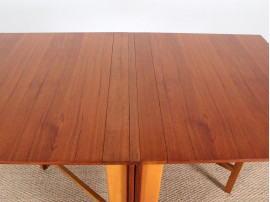 Table console scandinave pliante modèle Maria en teck. 10 pers.