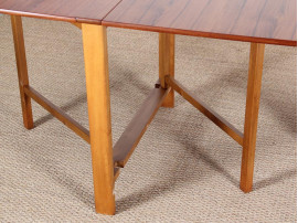 Table console scandinave pliante modèle Maria en teck. 10 pers.