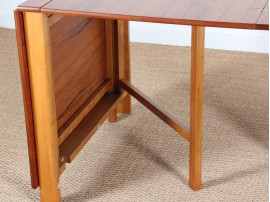 Table console scandinave pliante modèle Maria en teck. 10 pers.