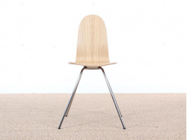 Tongue chair by Arne Jacobsen, new releases. 