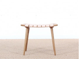 tabouret repose ou pied scandinave en cuir