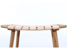 tabouret repose ou pied scandinave en cuir