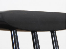 Suite de 4 chaises scandinaves modèle J77