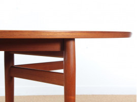 Scandinavian dining table in Rio rosewood 