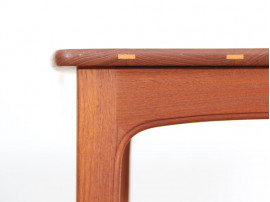 Table d'appoint scandinave en teck massif