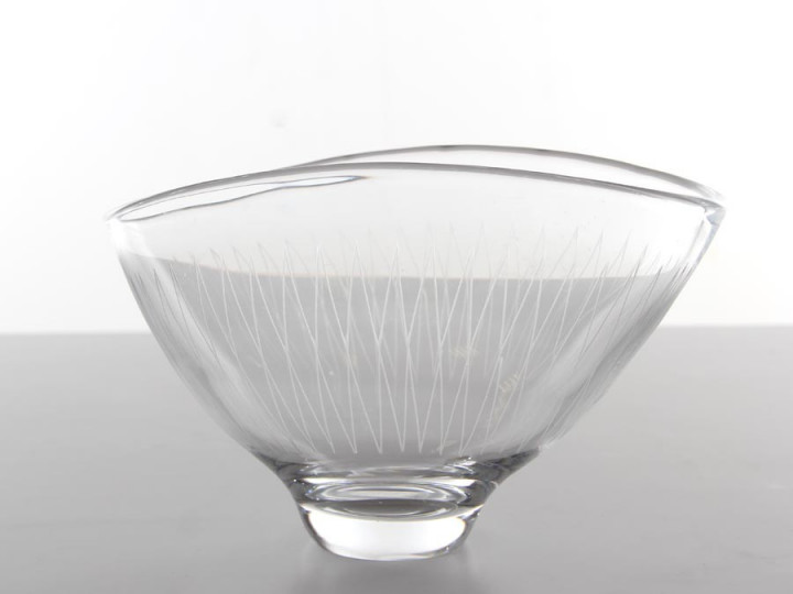 Mid-Century  modern  glass bowl by Vicke Lindstrand for Orrefors