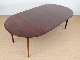 Table de repas scandinave ronde en palissandre de Rio, 4/8 pers