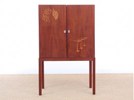 Mid-Century Modern bar-cabinet in teak