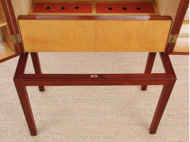 Mid-Century Modern bar-cabinet in teak