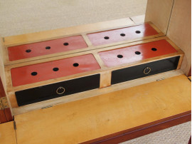 Mid-Century Modern bar-cabinet in teak