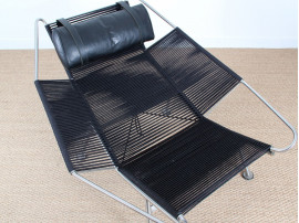 Lounge chair Flag Halyard PP 225 by Hans Wegner, steel base, black rope. New edition