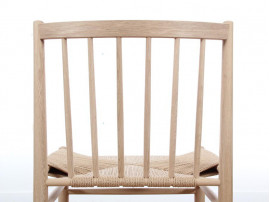 Suite de 4 chaises  J80 en chêne et corde naturelle. Nouvelle édition.