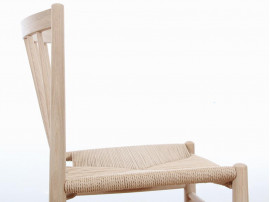 Suite de 4 chaises  J80 en chêne et corde naturelle. Nouvelle édition.