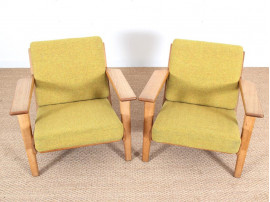 Mid century modern pair of armchairs model GE 290 by Hans Wegner for Getama. 