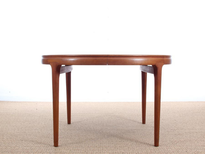 Table de repas scandinave ronde en teck extensible 4/10 pers.