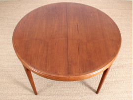 Mid modern dansih round dining table in teak, 4/10 seats