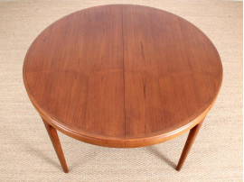 Table de repas scandinave ronde en teck extensible 4/10 pers.