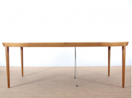 Mid-Century  modern  round dining table in oak by Erik Riisager-Hansen 4/10 seats.