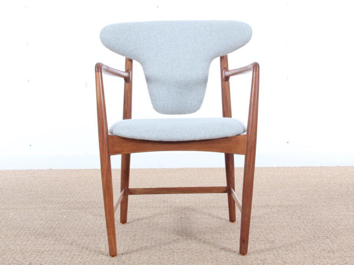 Fauteuil scandinave en acajou. 