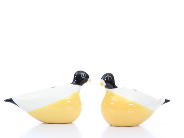 Mid-Century modern pair of decorative birds in ceramic by Nils Thorsson for Aluminia. 