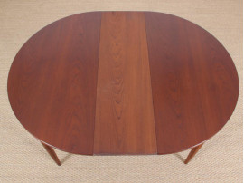 Table de repas scandinave ronde en teck 4/6 pers.  