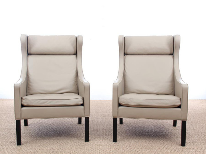 Mid-Century  modern  pair of Wing Chairs 2204 by Borge Mogensen