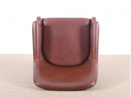 Fauteuil scandinave en cuir cognac