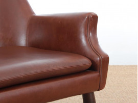 Fauteuil scandinave en cuir cognac