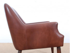 Fauteuil scandinave en cuir cognac