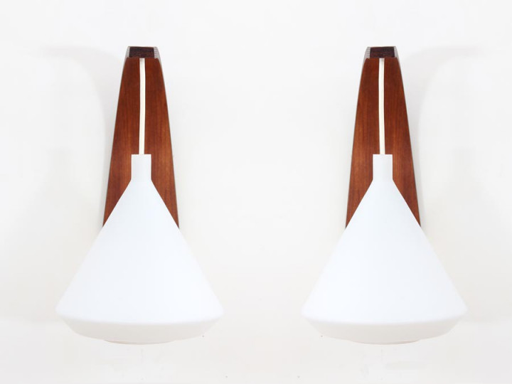 Mid-Century  modern pair of wall lamp in teak and opal