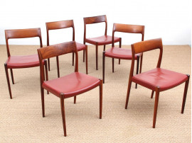 Suite de 6 chaises scandinaves en palissandre de Rio modèle 77 