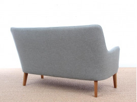 Sofa scandinave 2 places modèle AV 53. Nouvelle édition.