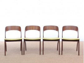 Suite de 4 chaises scandinaves en palissandre de Rio. Revêtement sur mesure.