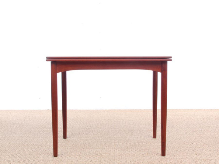 Mid-Century Modern Danish dining table by Borge Mogensen