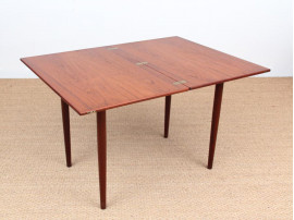 Mid-Century Modern Danish dining table by Borge Mogensen