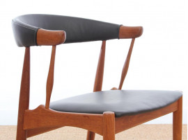 Paire de fauteuils scandinaves en teck et cuir 