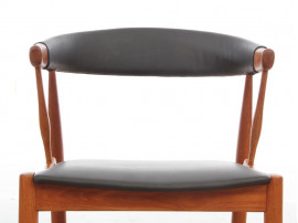 Mid century modern pair of armchair in teak and brown leather by Johannes Andersen