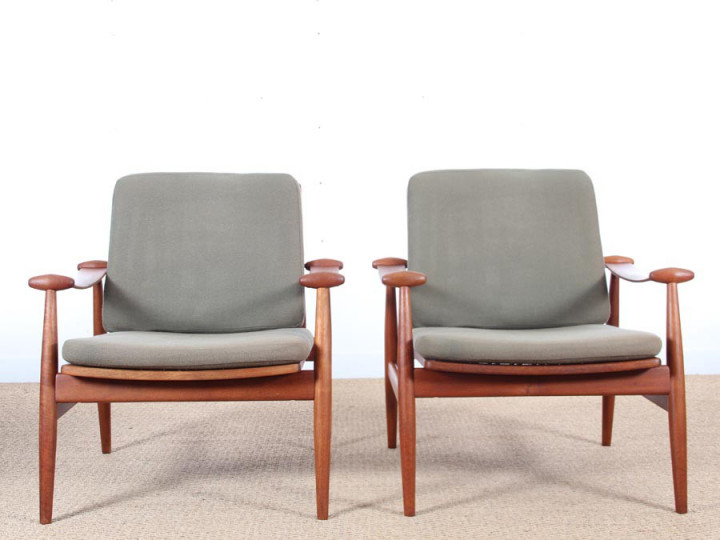 Mid century modern pair of armchair in teak model FD 133 by Finn Juhl