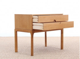 Mid-Century  modern chest of drawers or bed table in oak modele 384 by Kai Kristiansen 