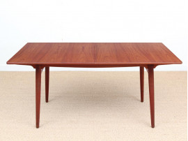 Extending dining table by Hans Wegner AT-310 in teck