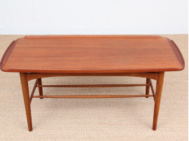 Table basse scandinave en teck.