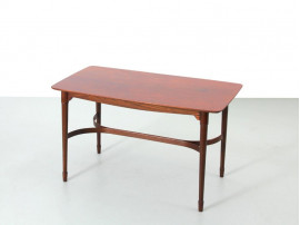 table basse scandinave en noyer